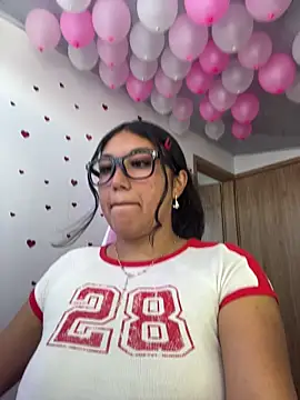 Snapshot of SharaRous chatting on 03-21-26, 09:07 SharaRous online show from 03-21-26, 09:07