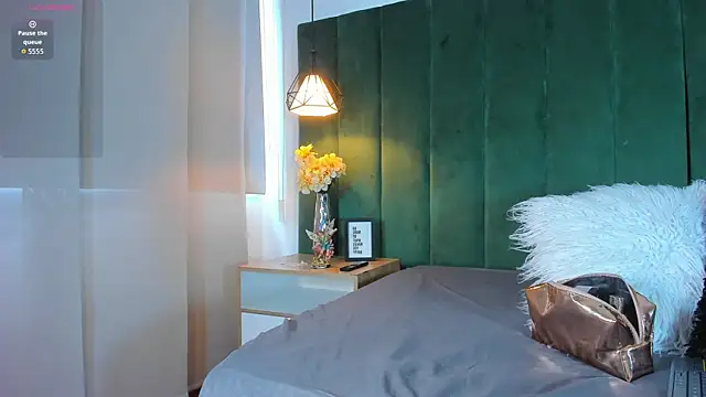 Snapshot of kittyy_milk_001 chatting on 09-17-25, 04:19 kittyy milk 001 online show from 09-17-25, 04:19