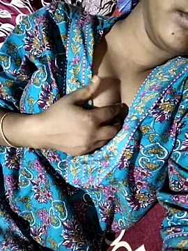 Snapshot of maskedlover321 chatting on 04-11-26, 04:39 maskedlover321 online show from 04-11-26, 04:39