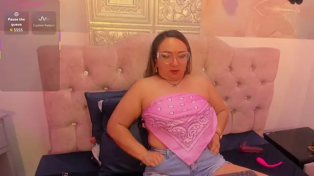 leyla smithh online show from 09-20-25, 12:17