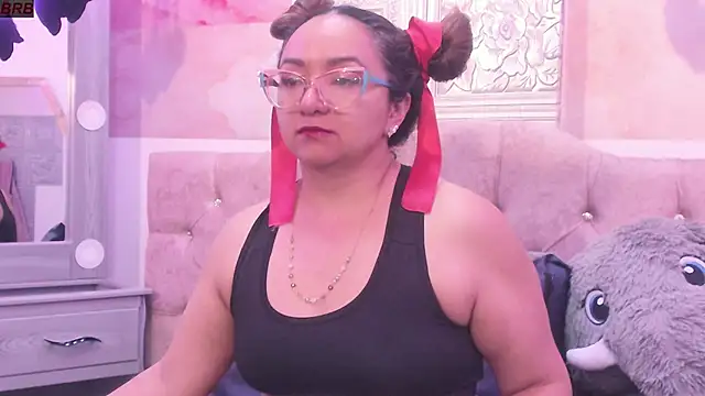 leyla smithh online show from 10-28-25, 12:52