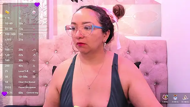 leyla smithh online show from 10-30-25, 12:06