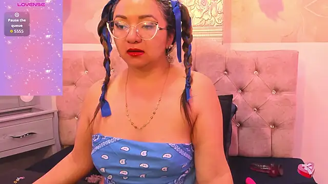 leyla smithh online show from 11-05-25, 12:38