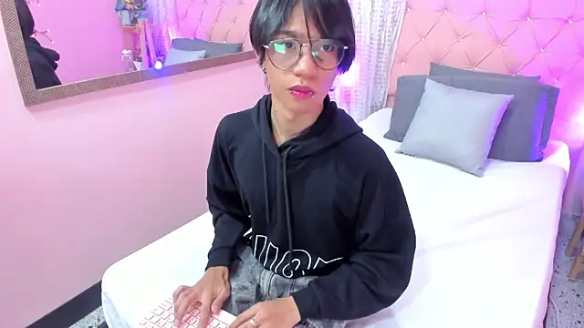 Snapshot of Liam_evvan chatting on 09-16-25, 03:29 Liam evvan online show from 09-16-25, 03:29