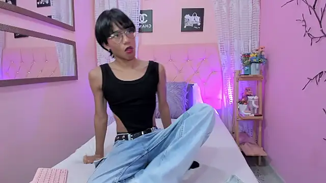 Snapshot of Liam_evvan chatting on 09-20-25, 03:29 Liam evvan online show from 09-20-25, 03:29