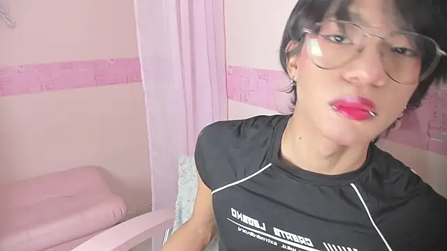 Snapshot of Liam_evvan chatting on 10-25-25, 04:20 Liam evvan online show from 10-25-25, 04:20