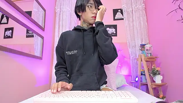 Liam evvan online show from 02-04-26, 03:12