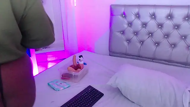 ebony NeighborMoans online show from 10-02-25, 03:13