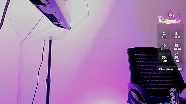 Snapshot of MiaaFarrel chatting on 10-26-25, 08:20 MiaaFarrel online show from 10-26-25, 08:20