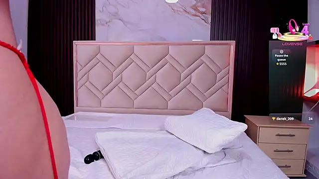 Snapshot of MiaaFarrel chatting on 10-29-25, 02:14 MiaaFarrel online show from 10-29-25, 02:14