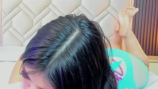 MiaaFarrel online show from 11-21-25, 07:56