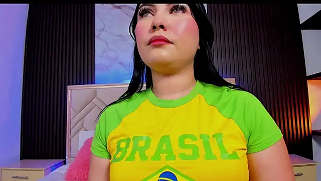 MiaaFarrel online show from 12-15-25, 06:23