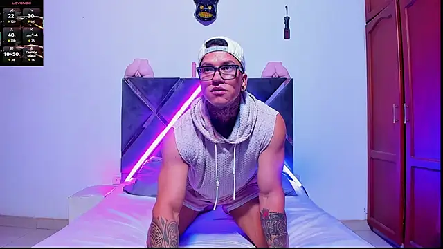 ArnoldSexy  online show from 11-12-25, 04:40