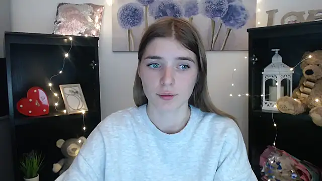 JuiceLips   online show from 09-29-25, 04:12