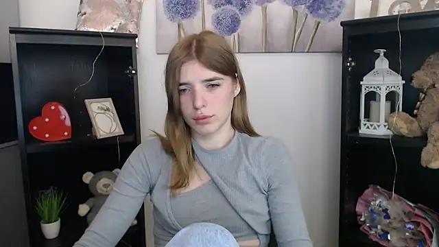 JuiceLips   online show from 10-06-25, 06:55