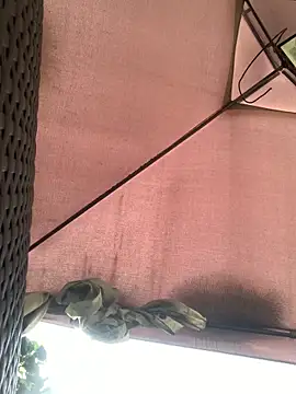 Snapshot of KloePink_ chatting on 10-23-25, 01:43 KloePink online show from 10-23-25, 01:43