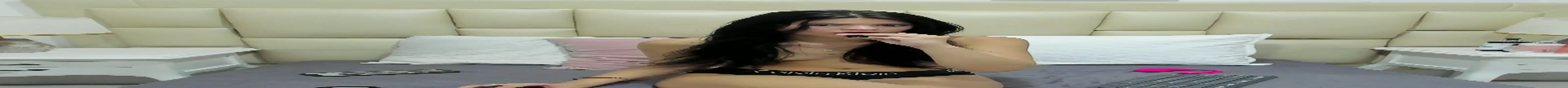 Snapshot of SkinnyGirl_28 chatting on 10-18-25, 07:14 SkinnyGirl 28 online show from 10-18-25, 07:14