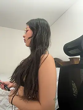 Snapshot of CatadeLuca chatting on 02-04-26, 05:30 CatadeLuca online show from 02-04-26, 05:30