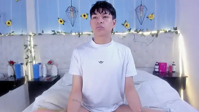 AleAurarashi online show from 10-22-25, 12:33