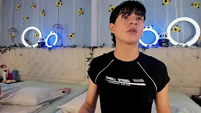 AleAurarashi online show from 11-20-25, 02:01