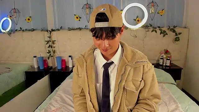 AleAurarashi online show from 11-22-25, 04:33