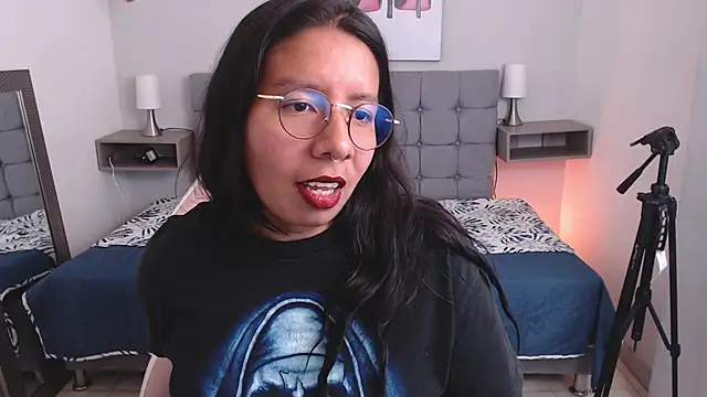 sophia reyes  online show from 09-17-25, 04:14