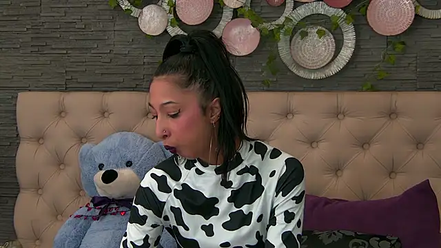 Snapshot of VannyFoxx chatting on 03-13-26, 02:56 VannyFoxx online show from 03-13-26, 02:56