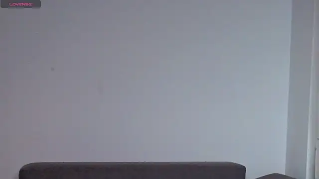 Snapshot of SkinnyMode chatting on 10-22-25, 06:18 SkinnyMode online show from 10-22-25, 06:18