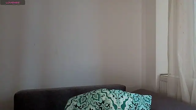 Snapshot of SkinnyMode chatting on 10-30-25, 12:06 SkinnyMode online show from 10-30-25, 12:06