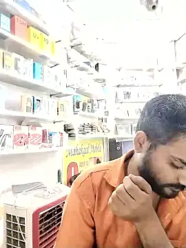 Snapshot of avi007p chatting on 10-06-25, 12:35 avi007p online show from 10-06-25, 12:35