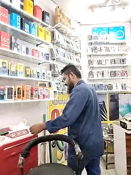 Snapshot of avi007p chatting on 10-18-25, 11:33 avi007p online show from 10-18-25, 11:33