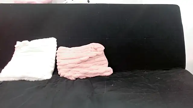 Emmahahaha17 online show from 09-19-25, 03:24