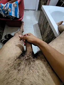 Snapshot of WelloffUpthrow chatting on 09-27-25, 03:28 WelloffUpthrow online show from 09-27-25, 03:28