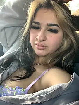 BrunetteBrat-xo online show from 10-22-25, 10:59