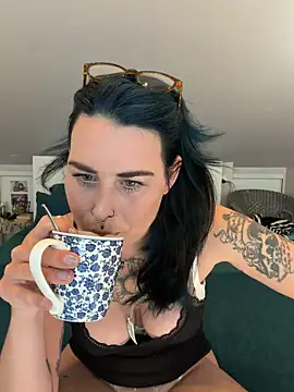 Snapshot of LadyNocturne chatting on 05-15-26, 02:57 LadyNocturne online show from 05-15-26, 02:57