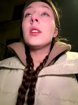 FroggyAnna online show from 12-19-25, 04:47