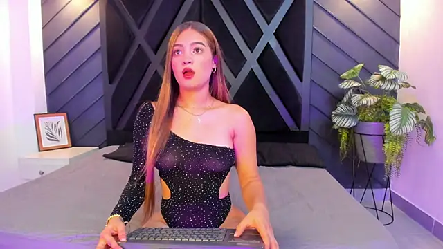 Snapshot of Alana_cox_ chatting on 10-20-25, 11:27 Alana cox online show from 10-20-25, 11:27