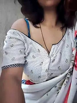 Snapshot of Love_birdss69 chatting on 10-26-25, 02:23 Love birdss69 online show from 10-26-25, 02:23