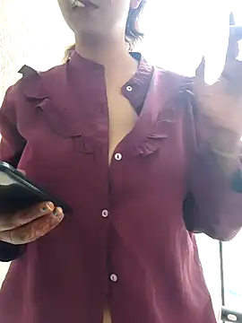 Snapshot of Love_birdss69 chatting on 10-28-25, 09:02 Love birdss69 online show from 10-28-25, 09:02