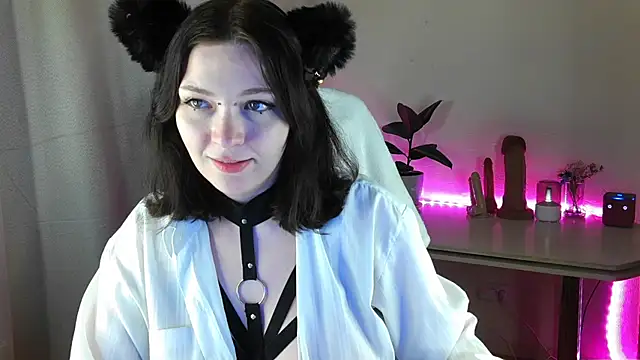 Snapshot of Liraras chatting on 09-12-25, 10:32 Liraras online show from 09-12-25, 10:32