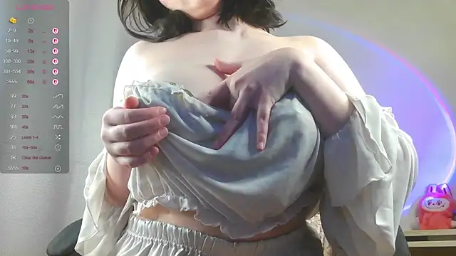 Snapshot of Liraras chatting on 10-06-25, 02:14 Liraras online show from 10-06-25, 02:14