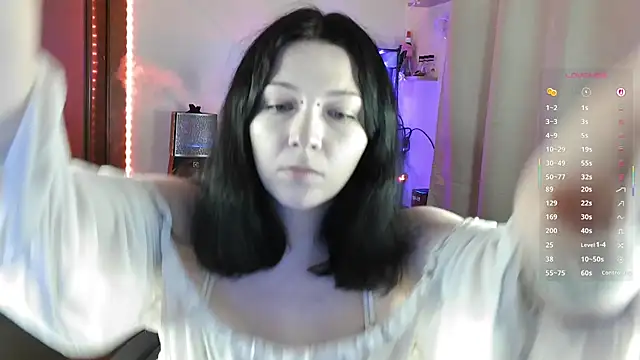 Snapshot of Liraras chatting on 11-18-25, 05:23 Liraras online show from 11-18-25, 05:23