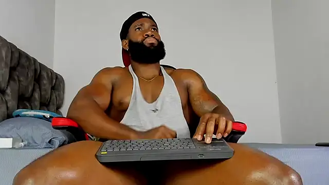 Snapshot of james_musclebbc chatting on 04-07-26, 11:10 james musclebbc online show from 04-07-26, 11:10