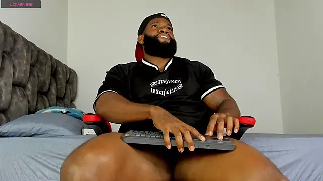 Snapshot of james_musclebbc chatting on 04-11-26, 11:58 james musclebbc online show from 04-11-26, 11:58