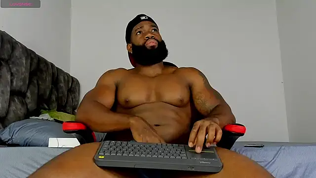 Snapshot of james_musclebbc chatting on 04-12-26, 06:13 james musclebbc online show from 04-12-26, 06:13