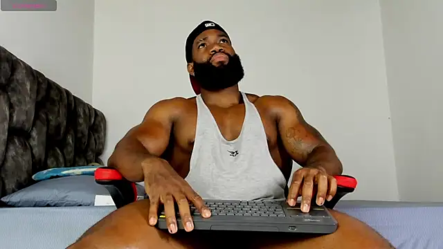 Snapshot of james_musclebbc chatting on 04-14-26, 12:38 james musclebbc online show from 04-14-26, 12:38
