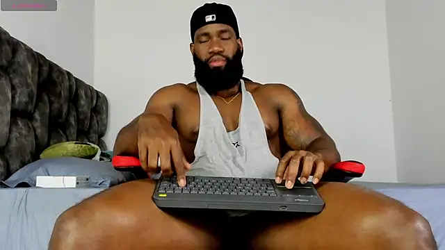 Snapshot of james_musclebbc chatting on 04-16-26, 11:07 james musclebbc online show from 04-16-26, 11:07