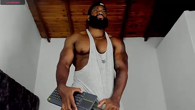 Snapshot of james_musclebbc chatting on 04-25-26, 01:41 james musclebbc online show from 04-25-26, 01:41