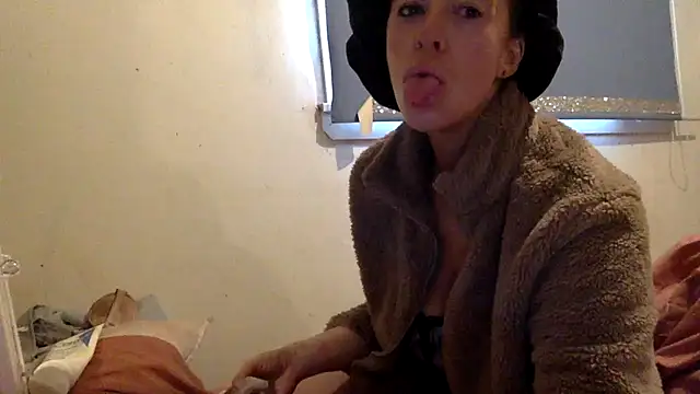 Bellababexox  online show from 10-14-25, 02:51