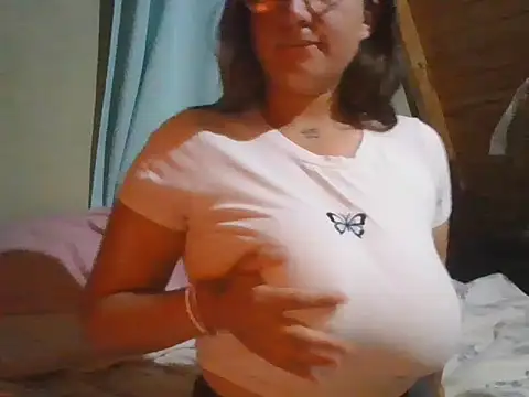 Snapshot of LizaDaki chatting on 11-17-25, 12:16 LizaDaki online show from 11-17-25, 12:16